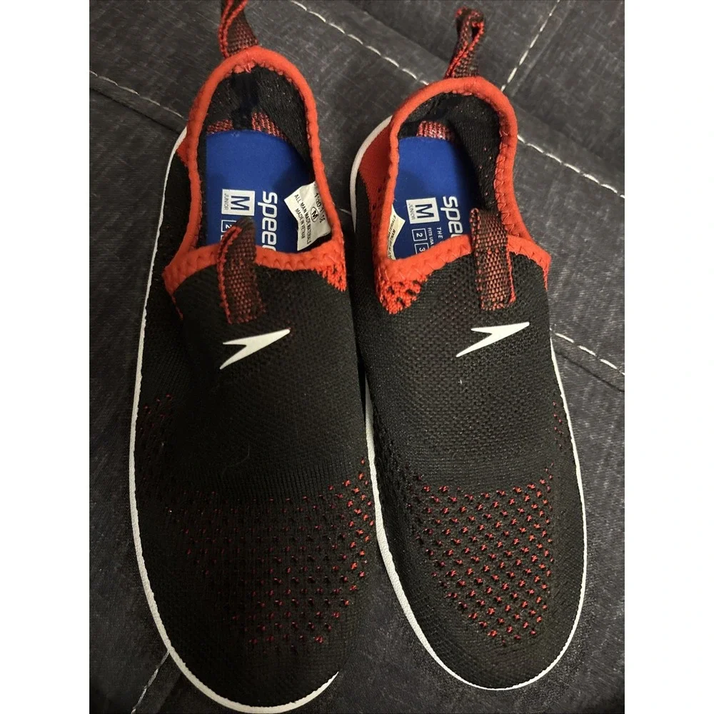 SPEEDO KID'S YOUTH WATER SHOES SOCKS SLIP ON MESH Size 2 3 Black Red